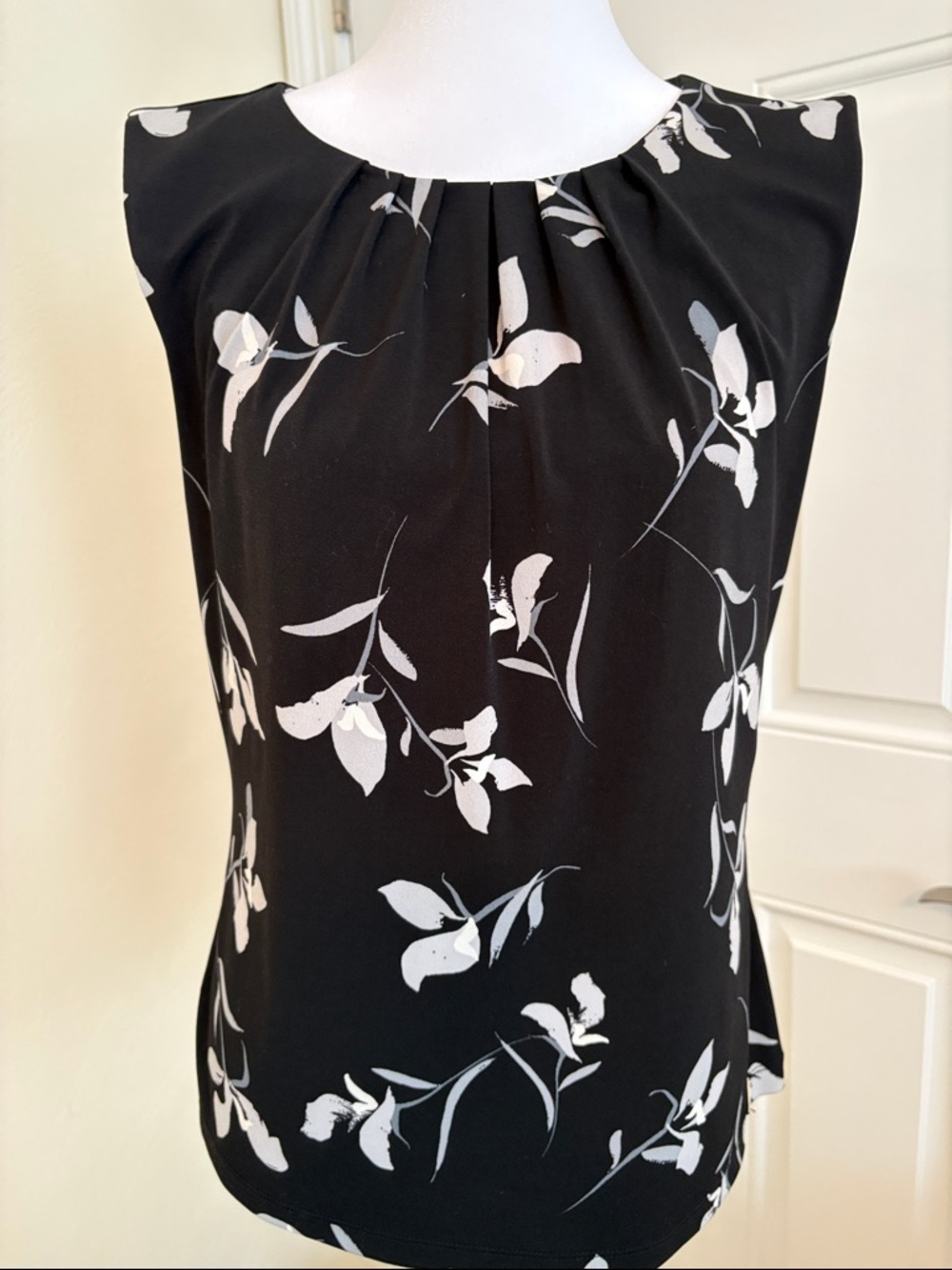 Calvin Klein Black Floral Pleated Sleeveless Top